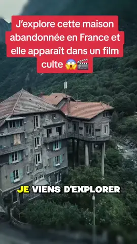 Cette maison abandonnée a servi de décor à un célèbre film français 🎬 Entre enquête, meurtres mystérieux et ambiance glaçante… les indices sont dans la vidéo. Tu as trouvé le film ?  #exploration #lieuxabandonnés #abandonedplaces #urbexfrance #urbex 
