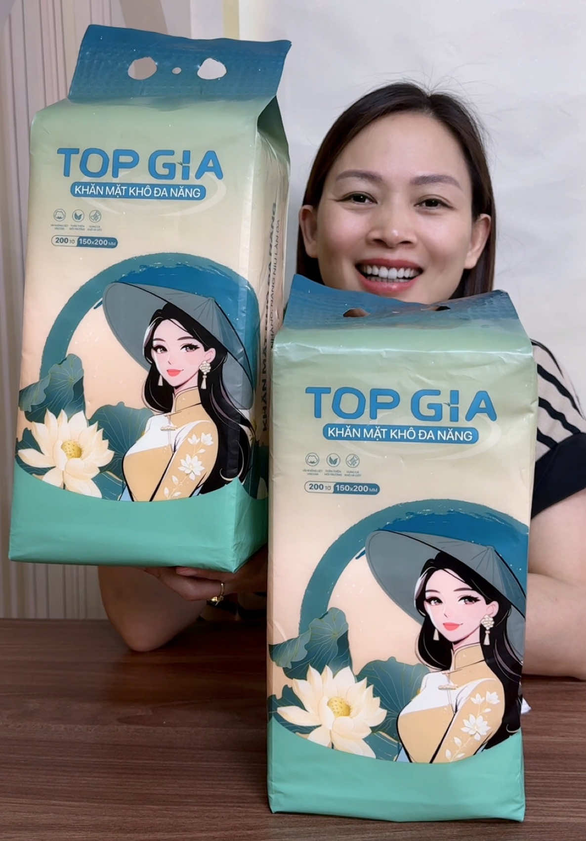 Khăn mặt khô đa năng Topgia... #xuhuongtiktok  #thaohaynoi  #khanmatkhodanangtopgia 