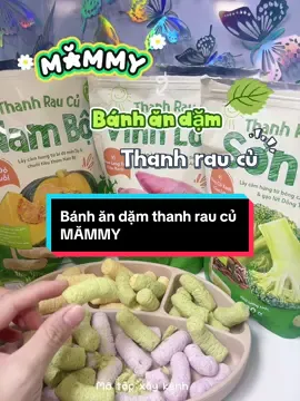 Mình cho Mỡ thử bánh ăn dặm thanh rau củ Mămmy với mong muốn tìm thêm một món ăn phụ để thay đổi khẩu vị cho bé. Điều mình thích đầu tiên là bánh được làm dạng thanh, kích thước vừa tay nên bé có thể tự cầm và tập đưa thức ăn lên miệng. Với giai đoạn Mỡ đang tập ăn và khám phá các loại thực phẩm mới, mình thấy dạng bánh này khá tiện. Bánh có vị rau củ nhẹ nhàng, không quá nồng nên khi cho bé thử, bé nhà mình khá hợp tác. Mình thường cho bé ăn vào bữa phụ, lượng vừa phải và luôn ngồi bên cạnh quan sát bé trong suốt quá trình ăn. Sau khi sử dụng, mình thấy bánh khá tiện để mang theo khi đi chơi hoặc ra ngoài, giúp mẹ có thêm một lựa chọn ăn dặm nhanh gọn. Đây là trải nghiệm thực tế của mình, các mẹ có thể tham khảo và lựa chọn phù hợp với độ tuổi, khả năng nhai nuốt của bé nhé! ❤️ #mammy #banhandamthanhraucu #banhandammammy 