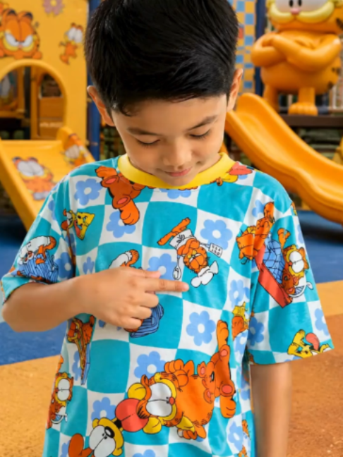 ✨ SUZU.CP siap menemani serunya si kecil di playground! 💕 Lihat sendiri detail motifnya, bahan yang lentur, dan kenyamanannya saat anak bebas bergerak dan bermain. 👕🥰 #FYP #TikTokShop #BajuAnak #OOTDKids #KidsFashion