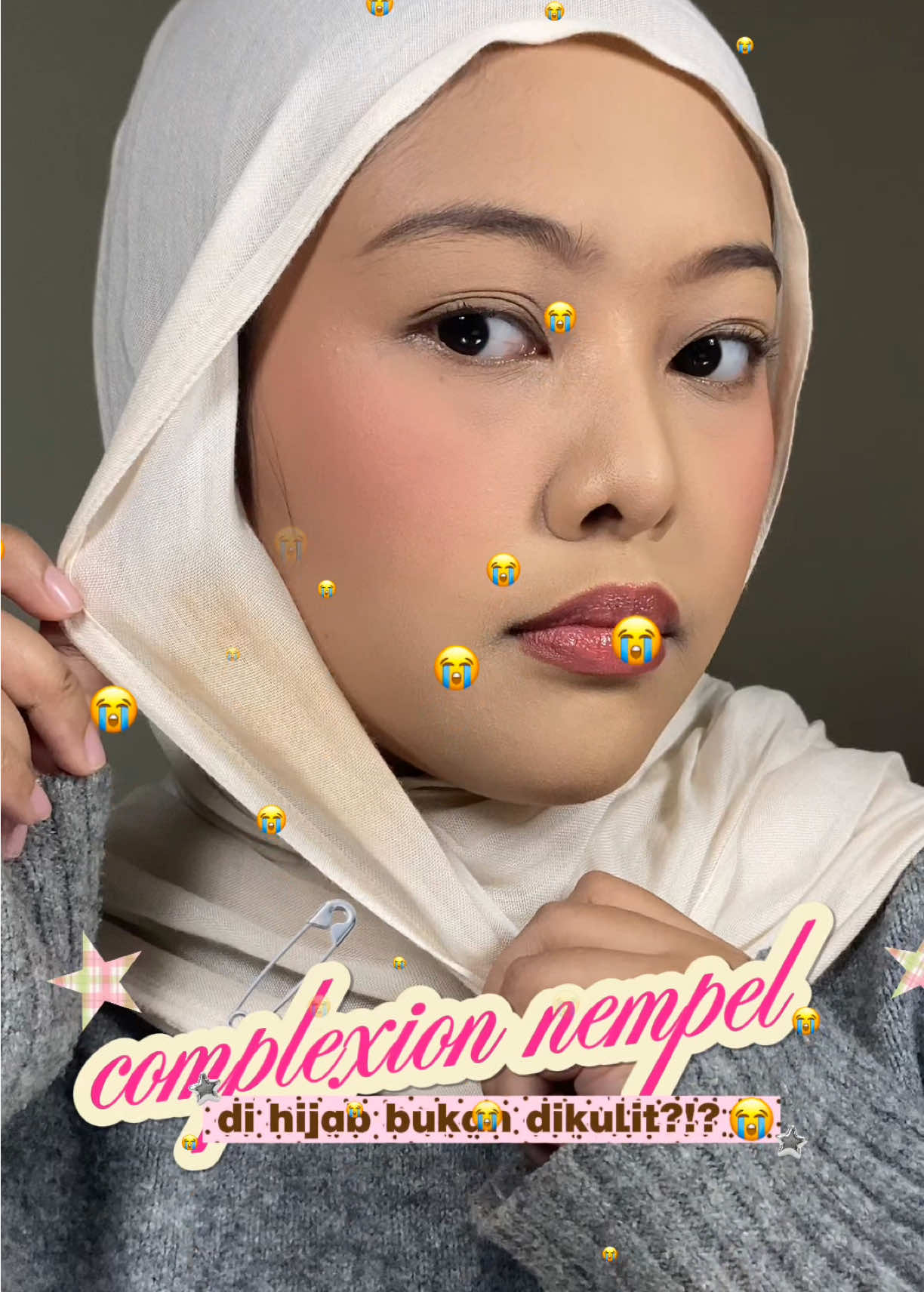 hijab girlies parti ngerti kalau pake hijab terang kadang complexion suka nempel dihijab😭 sini aku kasih tipsnya!! #foundation #weartest  #carslanid 