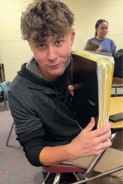 Covering up farts 💨 #school #prank #funny #funnyvideo #funnytiktok 