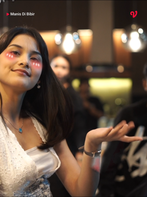 Lucu banget couple satu ini! Siapa yang udah kangen Alma Niko? 🙋‍♀️💕 📺 Vidio Original Series: Manis Di Bibir #vidiooriginals #tiktoktainment #manisdibibirseries #lazuardynasution #callistarum