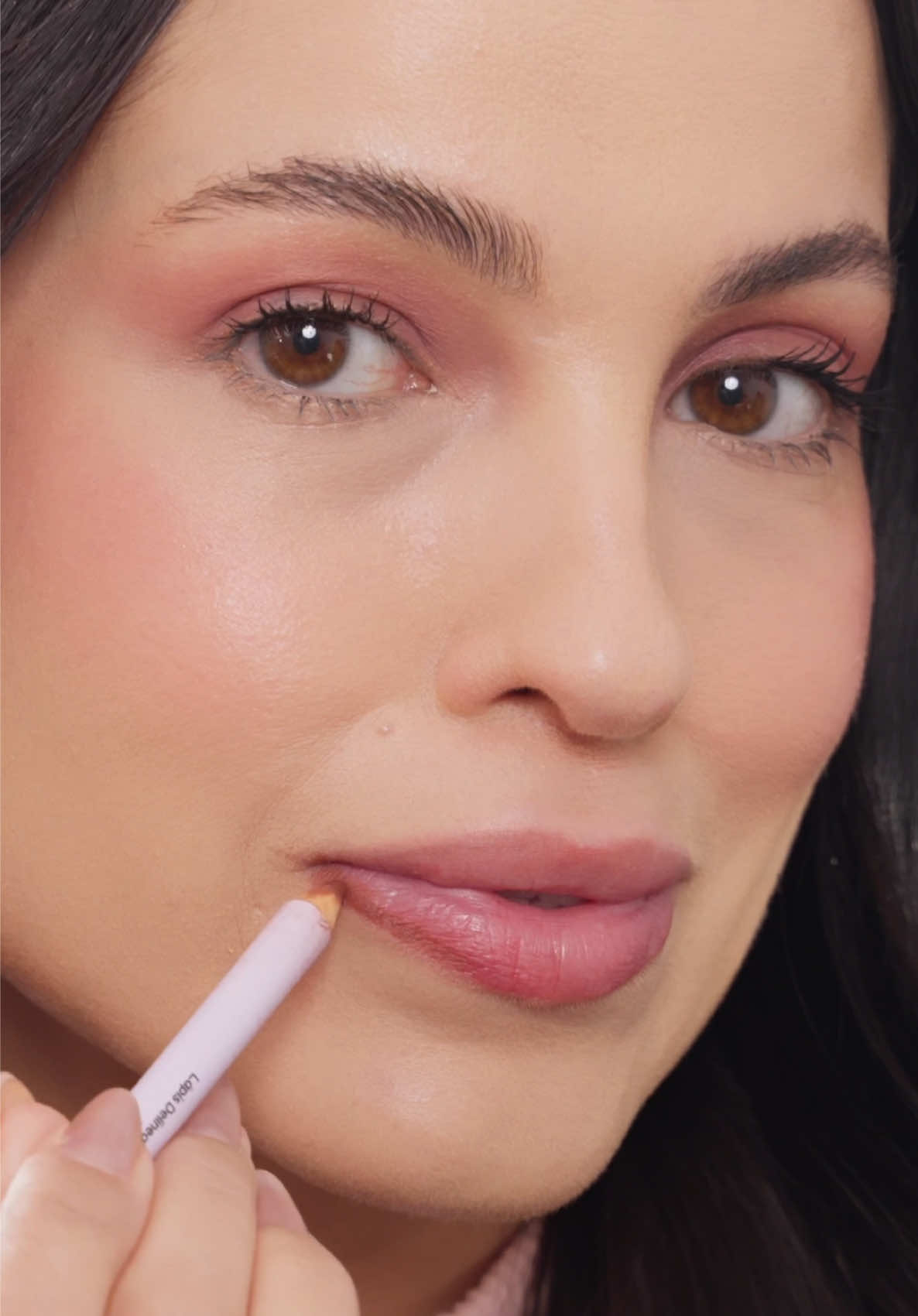 O lip combo que vocês tanto pediram 💜 A Naiara Arrais recriou essa lindeza, super curinga que fica lindo em qualquer ocasião e em todos os tons de pele! 🍒 No mood matte ou com aquele glow extra do gloss be sweet? Eu amo os dois! Qual seu preferido? #bauny #baunycosmeticos #parasuabelezadeverdade