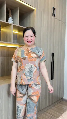 Mẹ mặc bộ này nhìn thật gần gũi#dobotrungnienchome #tinhdobotrungnien 
