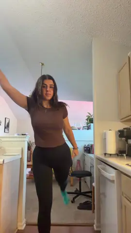 Happy Friday🤎…#fyp #friday #dance #brunette #me 