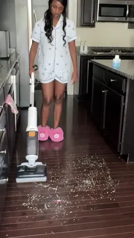 And it’s also on a great deal right now  #vacuummop #wetdryvacuum #roborock 