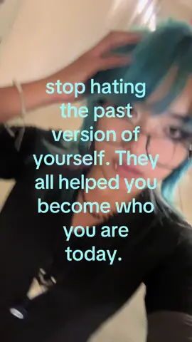 after going through so many styles and personalities, in the end you should  ALWAYS be yourself 💕 as a cosmetologist, switching between what colors you do every now and then is all part of the fun! I encourage my clients to express themselves through color and cuts that make them feel their best. Despite what others say, remember to always be your truest self!! 😼😼 . . #cosmetologist #explorepage #hairstylist #cosmetologystudent #fyp 