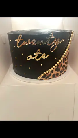 “Twenty ate”🐆 dm for custom cakes 🎂📍Los Lunas, Belén, Albuquerque NM✨ #cheetahprint #twentyate #cakeideas #baker #albuquerque 