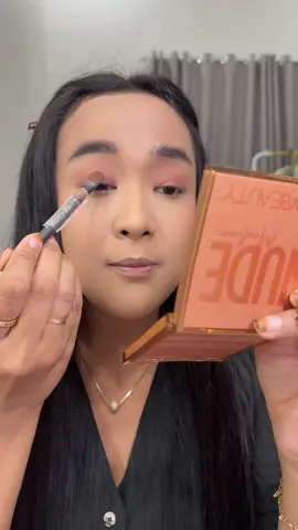 Cushion anti badai, tahan seharian, Waterproof transproof, rekomendit buat make up simple . Shade sawo mateng 228 230 330 🫶🏻