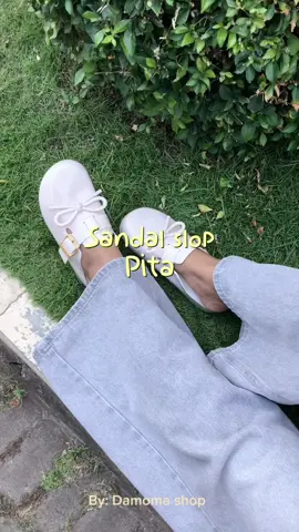 Outfit sudah kece, tinggal lengkapi dengan sandal favoritmu💫🛍 #sandal #sandalwanita #sandaljelly #promosi #konten 