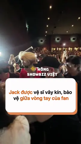 Jack được vệ sĩ vây kín, bảo vệ giữa vòng tay của fan #jack #jackj97 #tamthaitu #nesty #hongshowbizviet 