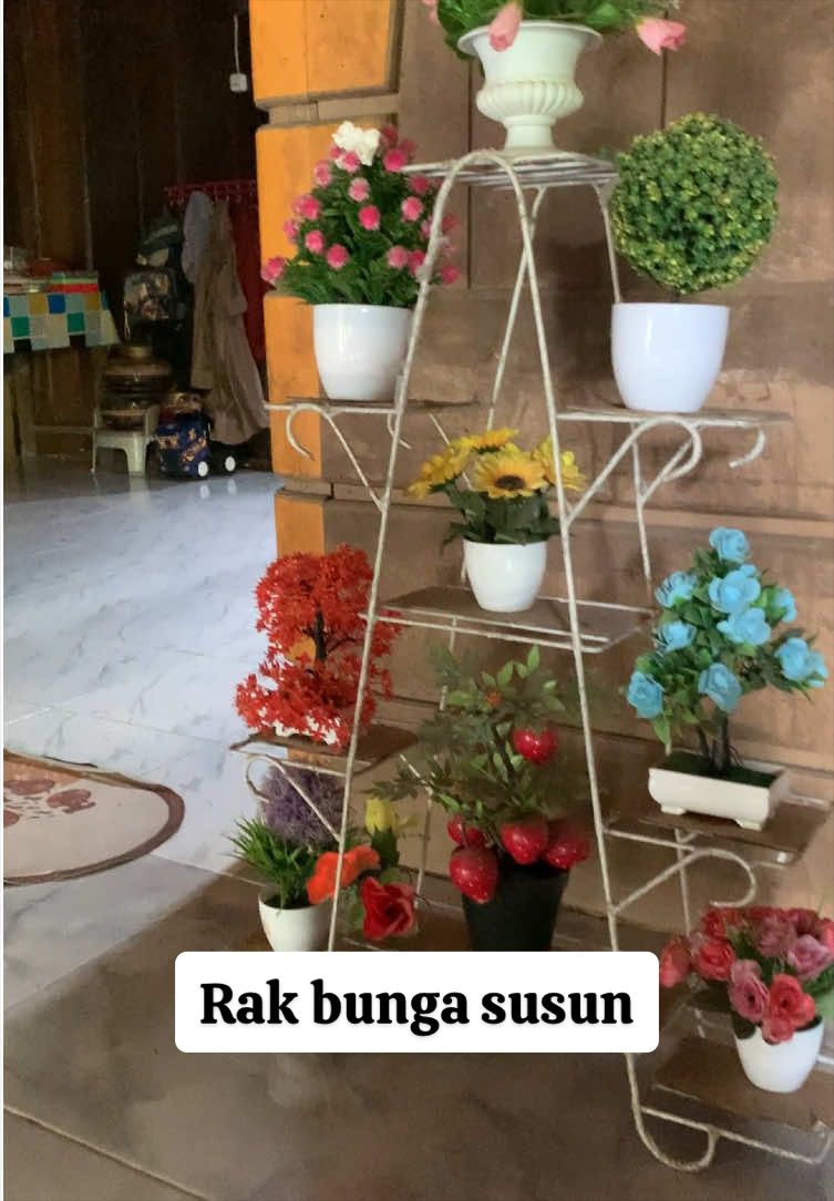 Rekomendasi rak bunga cocok untuk berkebun diperkarangan rumah  Terdiri dari 9 susun  Bahannya bagus kualitas tak heran banyak orang pilih produk ini  Untuk pembeliannya bisa cek keranjang kuning promo terbatas  #rakbunga #raktandas #rakbungasusun #berkebun #berkebundirumahaja 