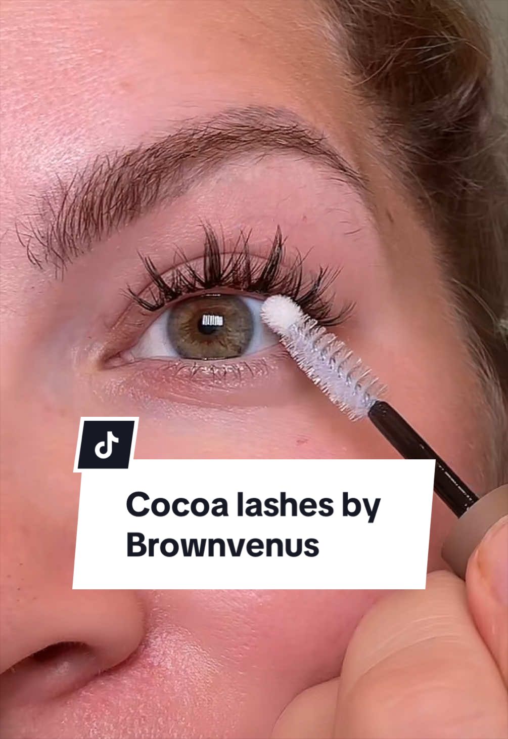 Put lashes on with me @Brown Venus  #lashclusters #lashesoftiktok #brownlashes #lashextensions #spiderlashes 