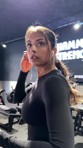 Ça tire à balles réelles 🔫 Code «feilegal10 » sur Gymshark #fyp #gym 
