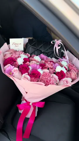 hermoso detalle 💘  #flowers #explorepage✨ #roses #SmallBusiness #phoenix 