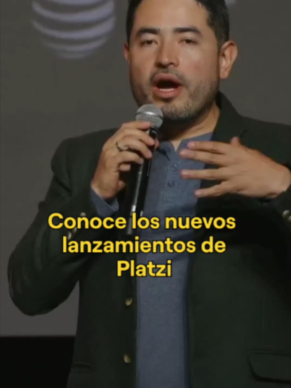 Esto es lo nuevo de Platzi. Platzi Learn convierte los documentos de tu empresa en cursos completos, con práctica de conversación real. Pides un ejercicio en tu clase y lo tienes al instante. Dices qué quieres aprender y Platzi te arma la ruta. Renovamos la Escuela de Inglés  y la de IA con rutas para los roles que sí se están contratando