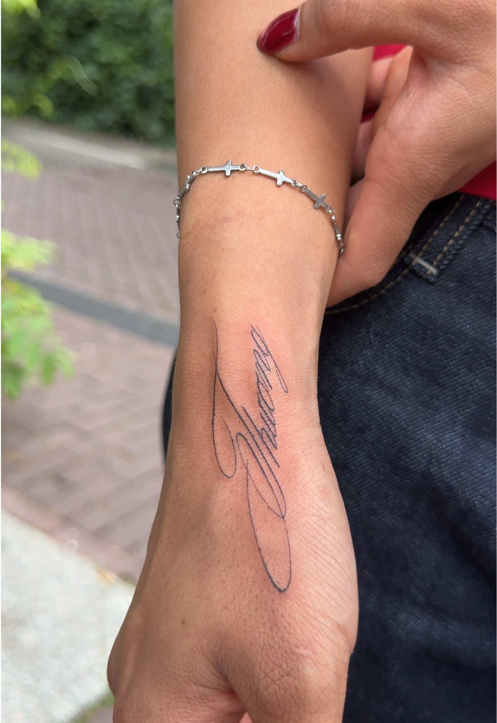 #amsterdamtattoo #amsterdamtattooartist #tattooideas #tattooinspo #scripttattoos 