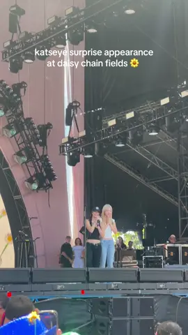 #daisychainfieldsfestival #oliviarodrigo #katseye 