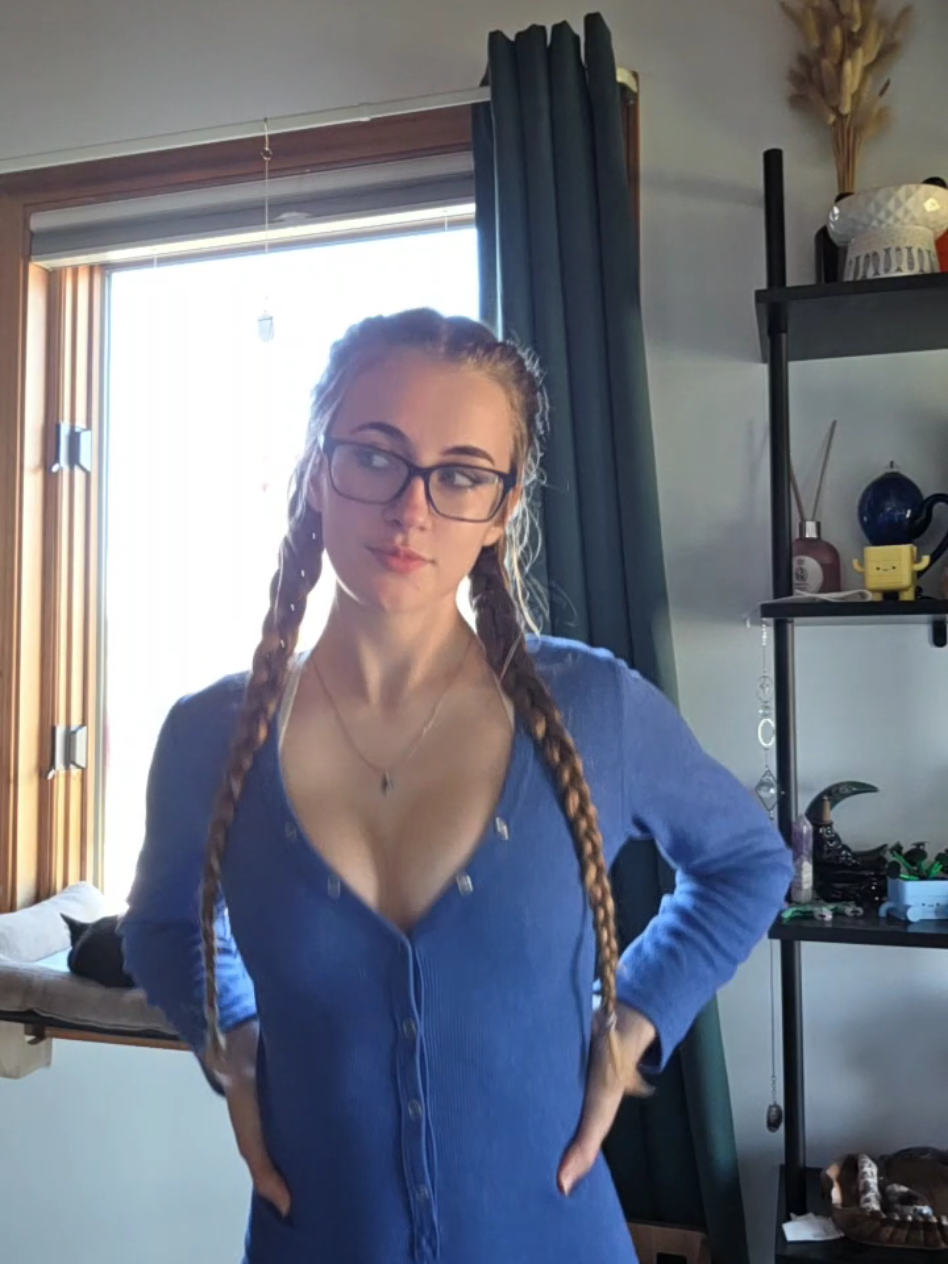 sorry I don't know what im doing with my hands  ♡  #girlsoftiktok #smallfries #onepiece #girlbraids #dancetok 
