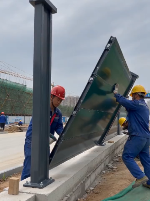 Prefabricated construction fences are designed for quick assembly on site. They provide a neat and practical barrier for construction sites, municipal projects, and building projects, and can be dismantled and reused when the project is completed.#prefabricatedhouse #constructionfence #sitefence #steelFence #temporaryfence #constructionbarrier #constructionsite #municipal #buildingproject #perimeterfence #fenceinstallation #manufacturer