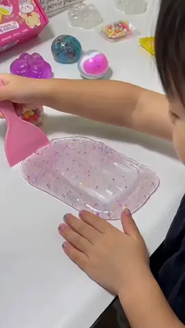 One of my top picks for kids Christmas gifts this year. This DIY stir-fry ice squishy kit brings so much handmade fun. #squishy #sensorytoys #fidgettoys #christmasgift #fyp 