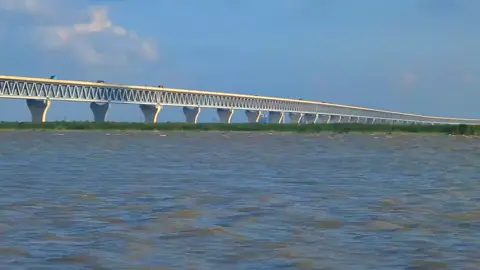 *যে দুঃখের কথা বলা যায় না, সেটাই মানুষকে সবচেয়ে বেশি পোড়ায়।🖤* > *ᥫ᭡⃝প্রকৃতির ছোঁয়া࿐🌼⃠*😅🥹