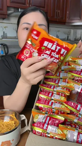 Thùng 30 gói mì chua cay Vifon