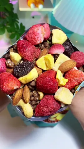 Granola mới ra mắt ix ê hề trái cây, còn được tặng bình nước nữa nha mọi người  ##granola##granolagiotnang##anhealthy