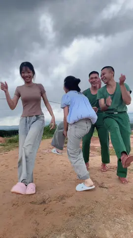 Khi bốn đứa cùng tần số gặp nhaooo 🫪 #hauphuong2026_2028 