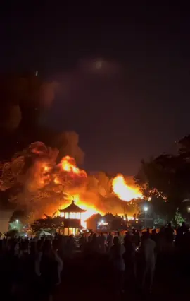 Malam ini di pantai Seminyak  30/08/26