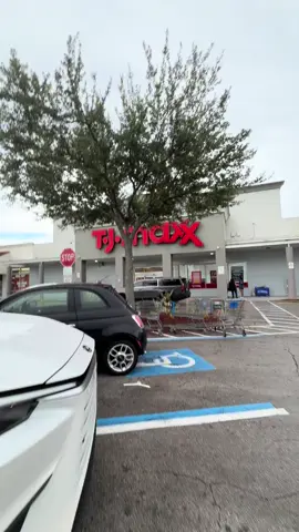 Always fun looking for the finds @TJ Maxx #tjmaxxfinds #tjmaxxbags #tjmaxxmakeupfinds #tjmaxxtumblers #tjmaxxjuicybags 