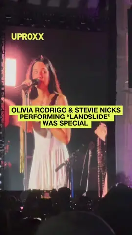 A special moment from Daisy Chain Fields 🌼 Olivia Rodrigo was joined on stage by Fleetwood Mac’s Stevie Nicks.  #oliviarodrigo #stevienicks 