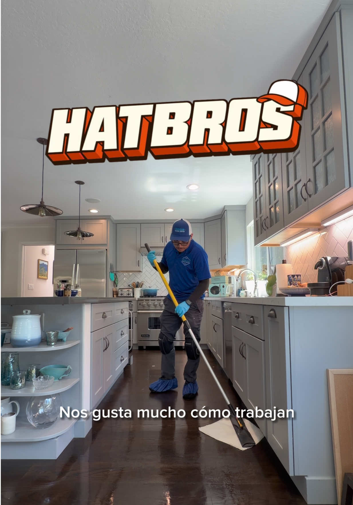 Ya son varios los pedidos que hemos hecho con nuestros amigos de @hatbrosshop una vez más quedamos encantados con el resultado. 🙌🏽 Las prendas se sienten de muy buena calidad, pero algo que siempre nos gusta mucho es el trabajo del bordado: súper limpio, bien definido y con cada detalle del logo clarito. 👌🏽 De esas cosas que hacen que el uniforme se vea todavía más profesional. Y si usted también tiene su propio negocio, póngase guapo, colega. 😎 No importa si se dedica a la limpieza, jardinería, construcción, plomería o cualquier otro oficio, con @Hatbros puede personalizar camisas, polos y gorras con el logo de su compañía. Y ojo con esta: usando nuestro código COLEGA, el envío de su próximo pedido le sale completamente GRATIS. 📦 Échele un ojo a su trabajo y póngale también su negocio bien chulo. 🙌🏽 #limpieza #latinostiktok #cleaningtiktok #limpiezadecasa #latinosenusa 