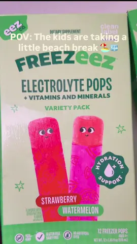 Beach days + nonstop playing = the perfect time for a Freezeez break 🏖️🧊🍓🍉 Hydration support the kids actually get excited about! Gifted by @eezcompany. #eezcopartner #hydrationmadeeezy #Freezeez #WalmartFinds #BeachDay