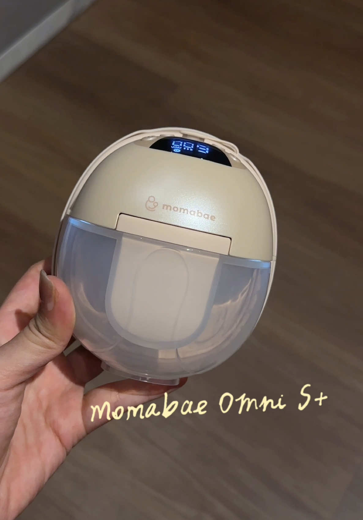 The kind of pump that gives me the freedom to do more, hands-free.  @Momabae.id  #reviewpompaasi #rekomendasipompaasi #pompaasihandsfree #momabaeomnisplus #reviewmomabaeomni 