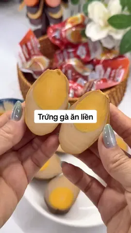 Trứng gà ăn liền vị kho tàu y như mẹ nấu nè ăn ghiền quá #giadinhnhobenmimi #trunggaanlien #annalala #anvat #food 
