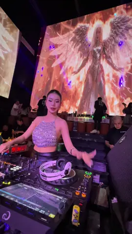 Biển và em & tìm em tại New The Wann #NewTheWann #TheWann #NightlifeSaigon #ClubVibes #高級感 