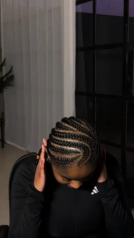 Zwiluko zwi sa fhisi khedzwi 💀👌 #straightback #stichbraids #johannesburgbraider #bestbraider #fyp