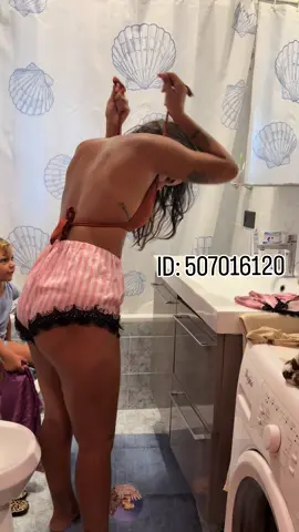Eccoci finalmente con la risposta 😂🤎 visto che me l’avete chiesto in tantissime, anche in privato! La tutina è di SHEIN 🥰 È un copricostume in maglia traforata, super carino e comodissimo, con questi bellissimi toni marrone e beige che secondo me stanno bene con tutto 🤎 Vi lascio l’ID qui così la trovate subito: ID 507016120 #perte #shein 