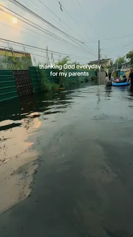 my parents helping me evacuate just to get to my workplace safely the next day 🥺🙏 #prayforpampanga 