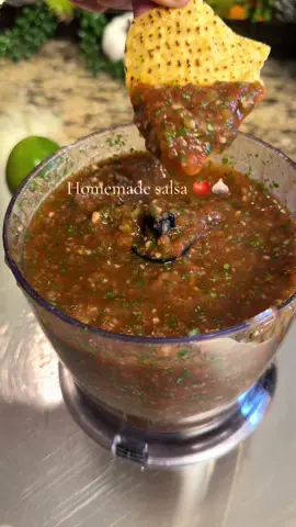 The best simple salsa recipe 😋     1-8oz can petite tomatoes 🍅  1 -can El Pato sauce 🥫 1/4 -Yellow onion 🧅  1-Bunch Cilantro 🌿  2- Jalapeño peppers🌶️ 5- Cloves Garlic 🧄  1/2-Lime🍋‍🟩 1-tsp Salt 🧂  #creatorsearchinsights #homadesalsa  #salsalovers #salsarecipe #salsa 