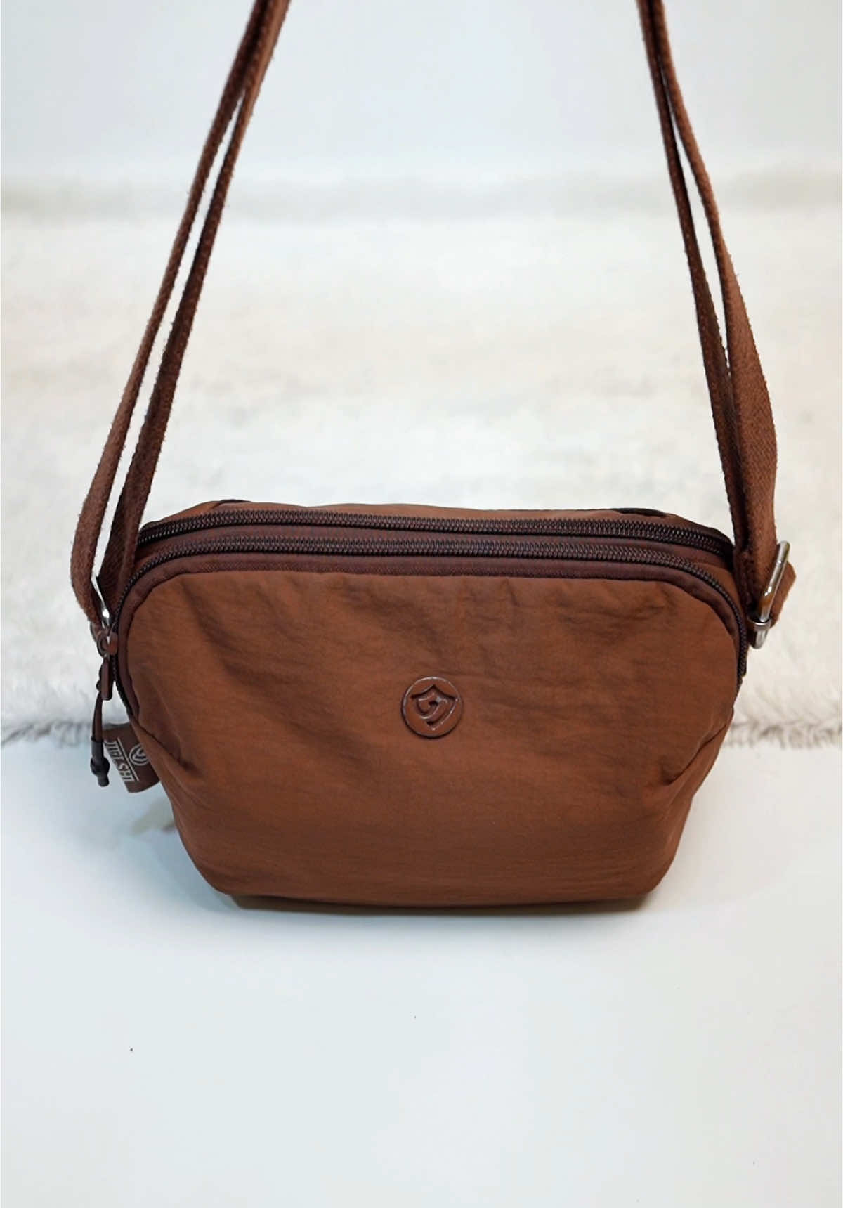 Selempang Candy modelnya simple, modern, stylish, modis, bahannya parasut anti air, cocok dibawa jalan kemanapun😍🥰 #selempangwanita #TAAOLONG02 #taswanita #tasselempang #fyppp 