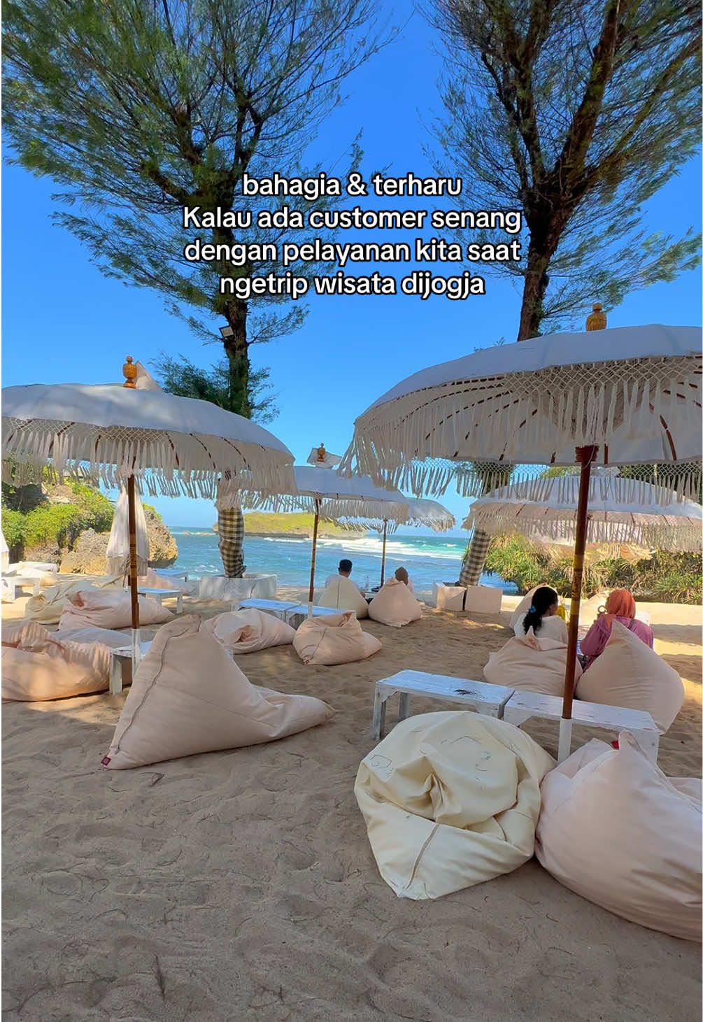 Ke jogja jangan lupa Keliling explore jogja ✨ - Paket wisata jogja - Sewa mobil+driver jogja - Private trip permobil #sewamobiljogja #paketwisatajogja #pantaislili #wisatajogja #rentalmobiljogja 