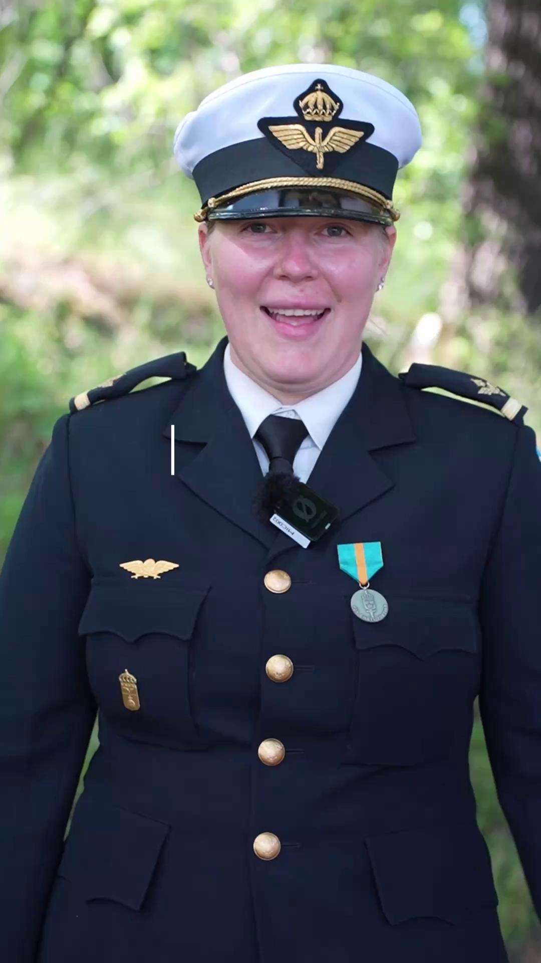 Känner du vår nästa officer? 🪖 Sverige behöver fler officerare som kan leda andra när det gäller. Sök själv eller tipsa någon som borde på forsvarsmakten.se/officer #officer #utbildning #soldat