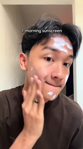 semuanya jadi sat set gapake ribet!! @Msglowformenofficial #BeraniMemulai #skincaresatset #sunscreen #dualcream #msglowformen 