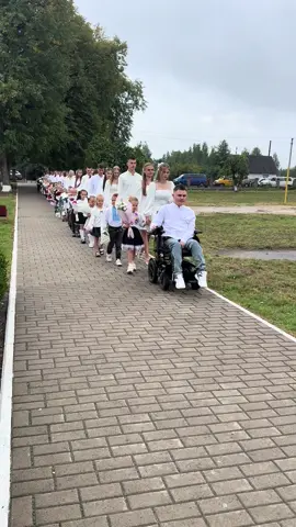 Перший дзвоник ,разом маленькі першокласники та одинадцятикласники! 🔔❤️ Нехай цей навчальний рік буде щасливим і незабутнім для всіх! 📚#рекомендації❤️🥰🥰 