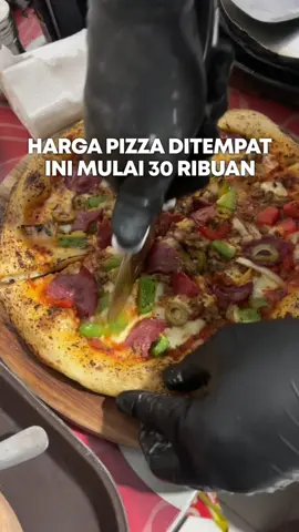 Harga pizza ditempat ini mulai dari 30 ribuan 🤩🤤 #acehfoodguide #pizza #pizzalover #kulinertiktok #kuliner 