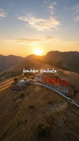 Bukit Cinta Lembata (BCL) Wisata ikonik yang berada di kabupaten lembata #lembatatiktok🍃🔥🔥  #lembatapride🏝🔥  #larantuka📍💚pride  #nttpride🏝🔥fypシviral  #nttpride🏝🔥 