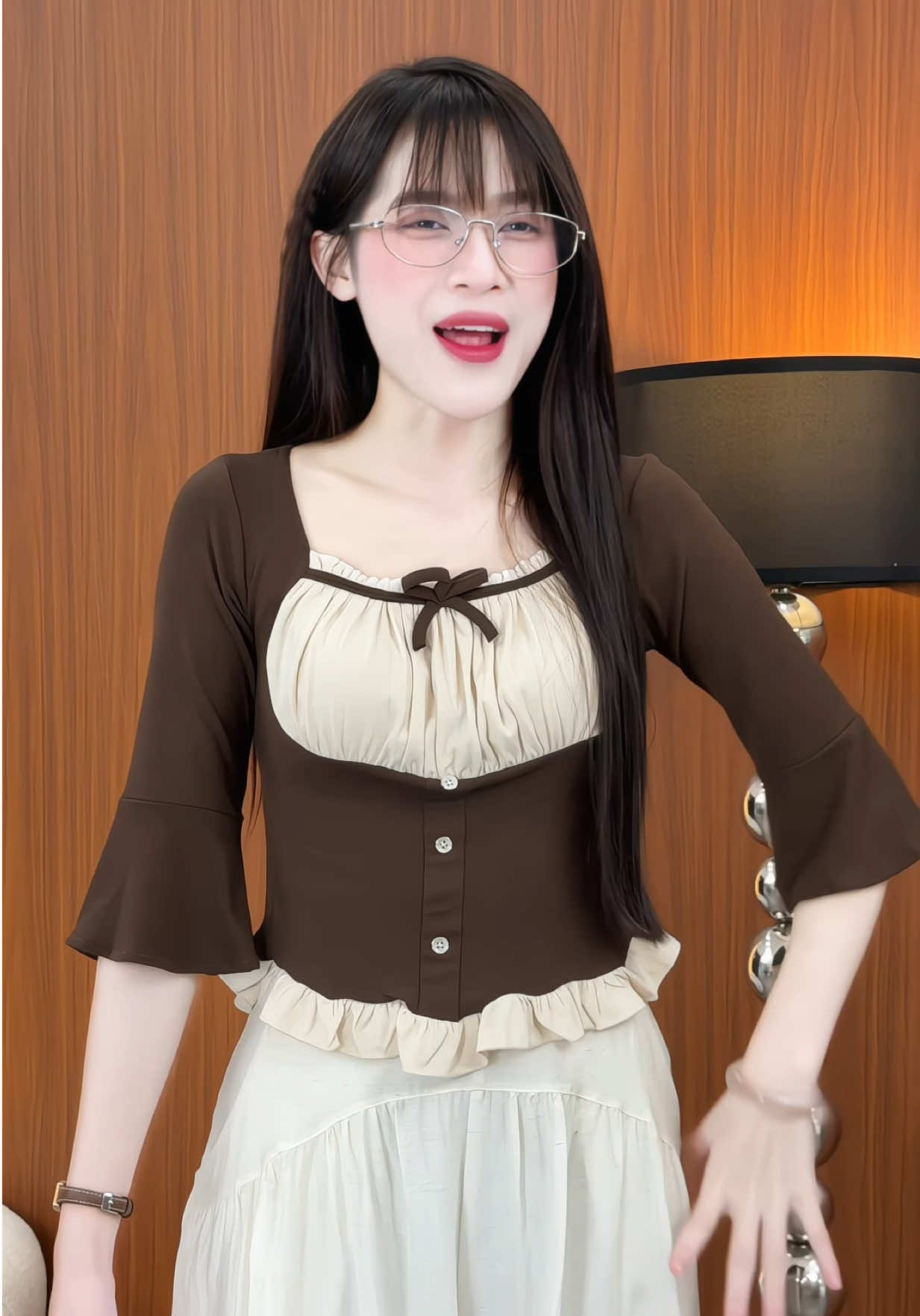 Áo nữ tay loe cổ vuông xinh iu#thoitrangnu #aothun #TikTokShop99 #tinhxinhclothing 